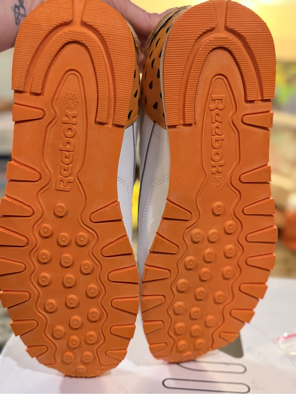 Flintstones Meet Jetsons x Reebok Classic - Picture 7 of 7